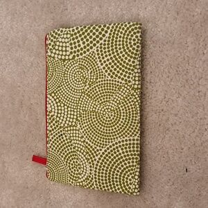 Emirates Airlines Tolietry Green Bag with Socks NEW